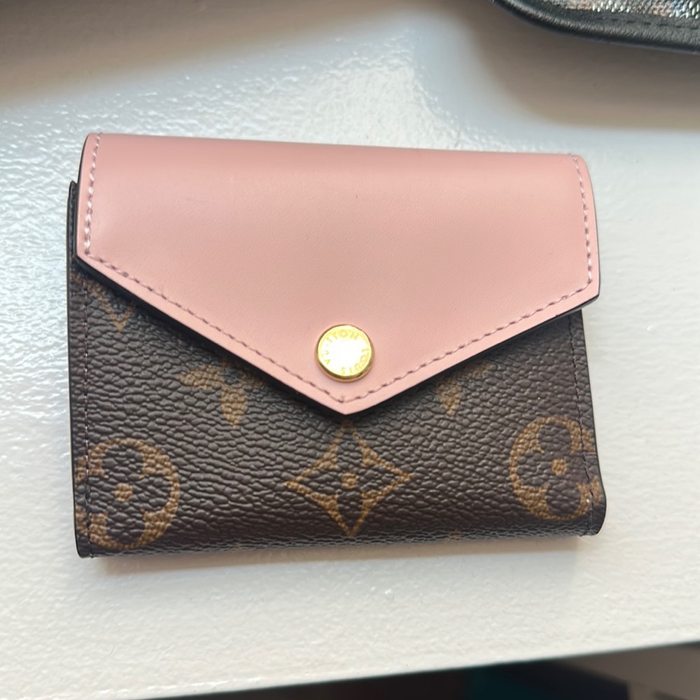 Unused unworn Louis Vuitton foldable wallet